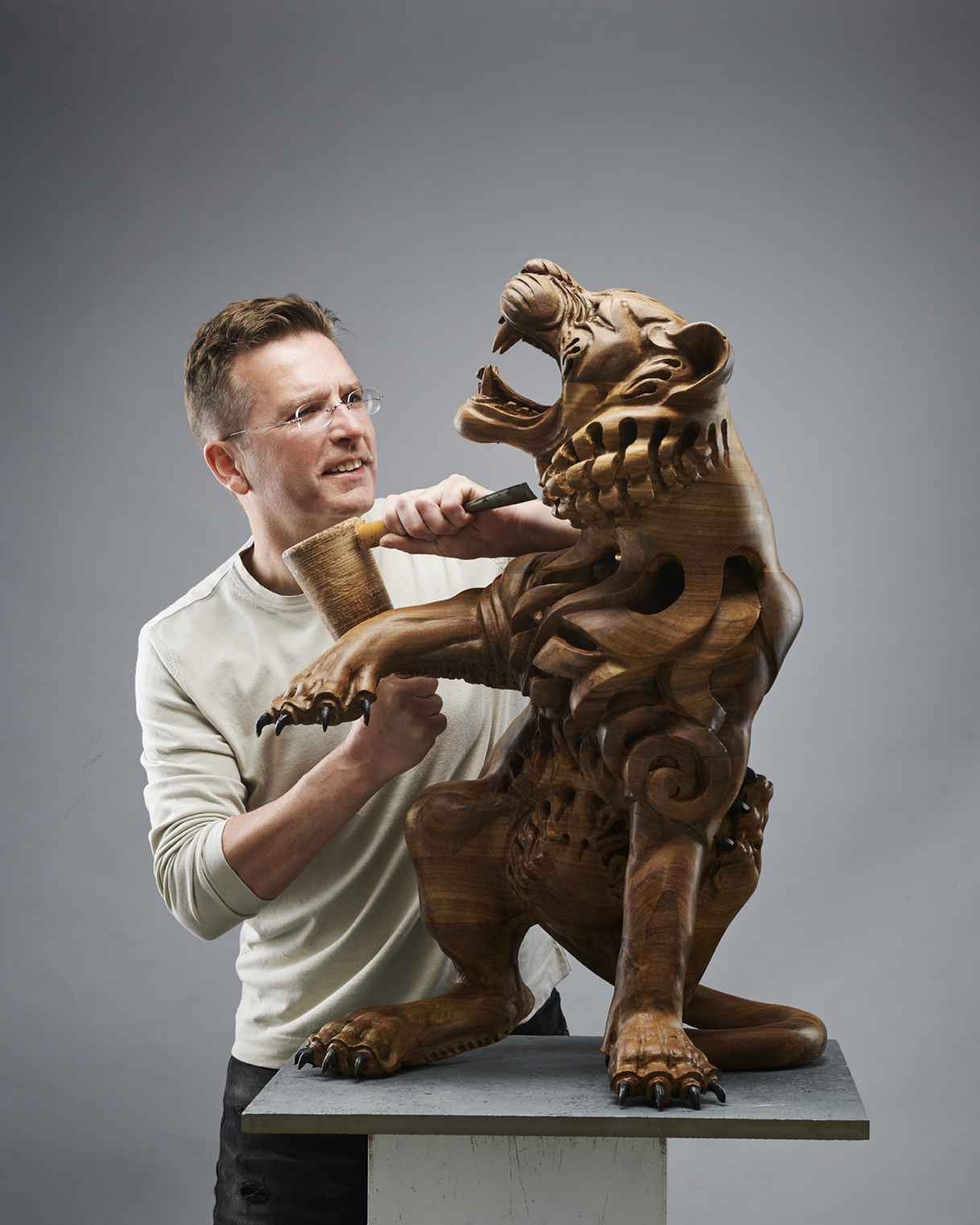 Jop finishing his wooden lion